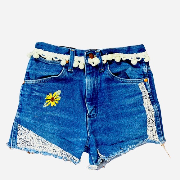WRANGLER embroidered cutoff shorts, Daisy Dukes, Girls size 12-14 - Picture 1 of 11